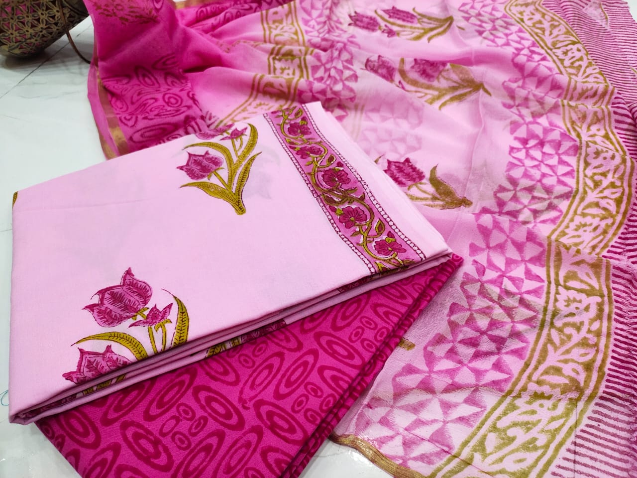 Pink Flower Flower Print  Cotton Suit Set with Chiffon zari Duppatta