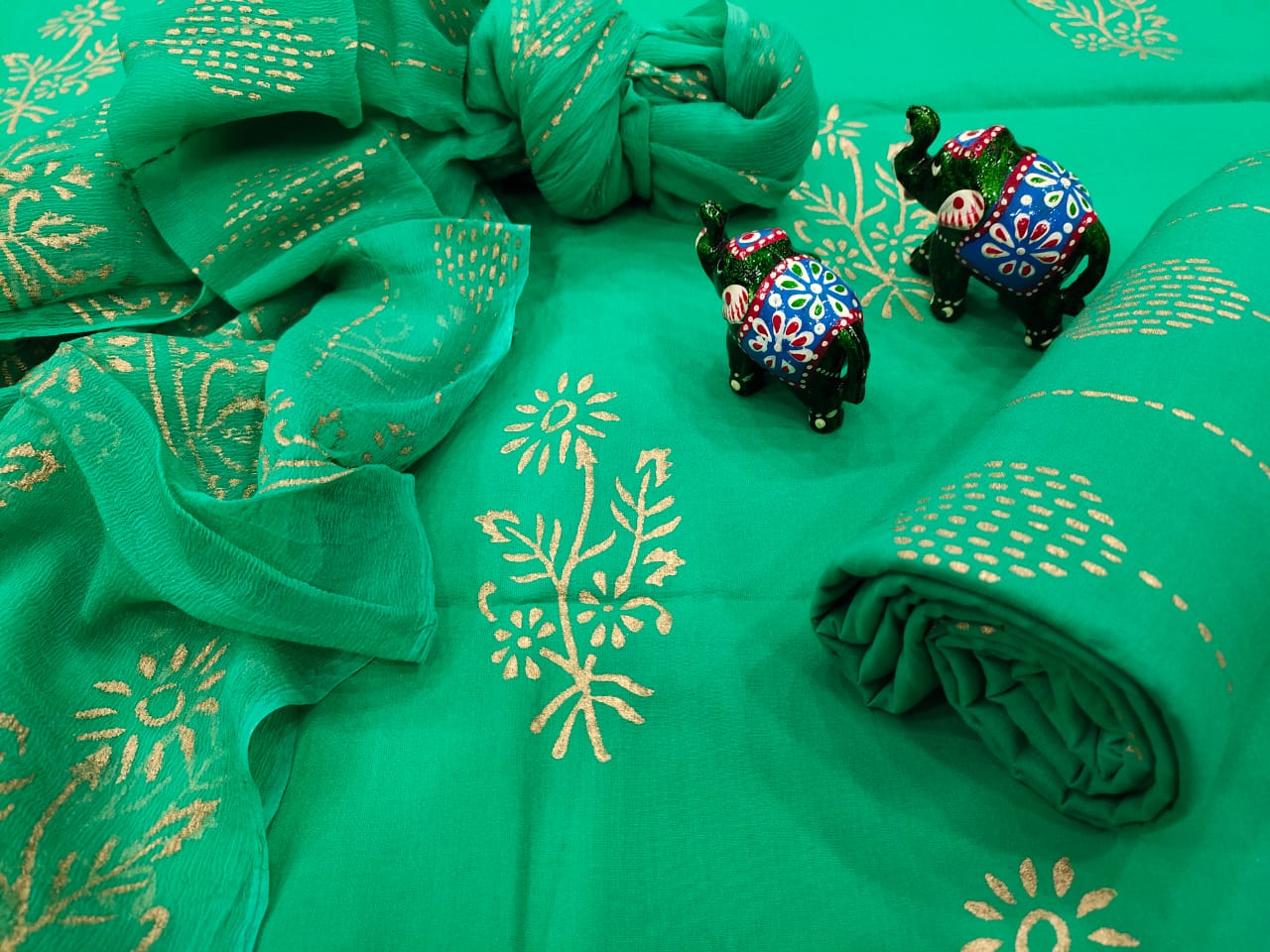 Light Flower Print  Cotton Suit Set with Chiffon  Duppatta