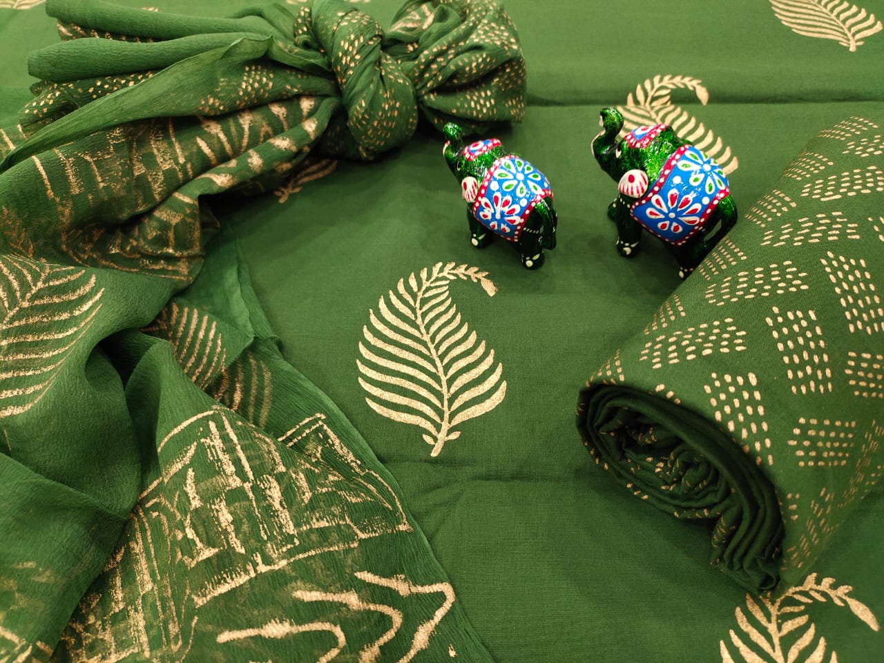 Dark Green Leaf  Print  Cotton Suit Set with Chiffon  Duppatta