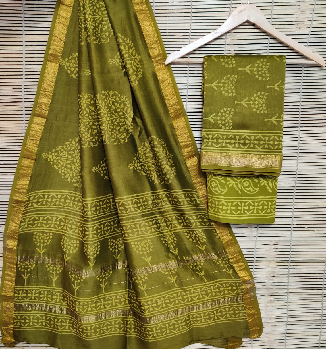 Dark  Green Leaf Print  Maheshwari Silk  Suit Unstitched with Silk Dupatta